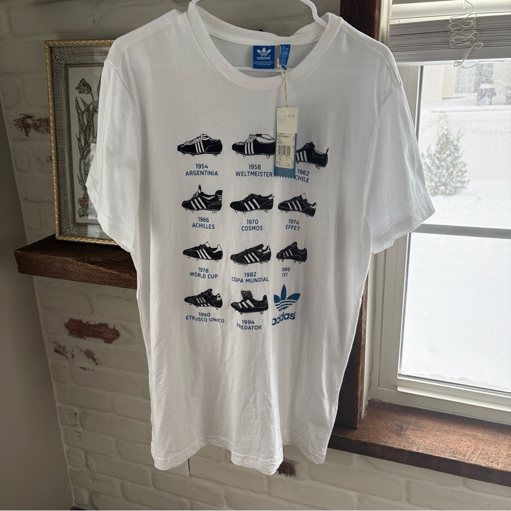 Adidas Originals Men’s BOOT HISTORY White T-Shirt Timeline Sz LARGE NWT 3 Stripe